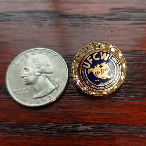 Mid-century Vintage United Food and Commercial Workers Union UFCW Pin Lapel Pin - Picture 6 of 6